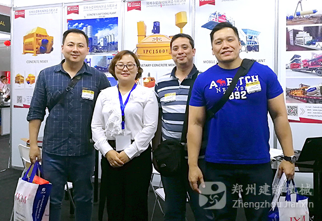 建新機械多年的菲律賓老客戶，購買了很多混凝土攪拌設備